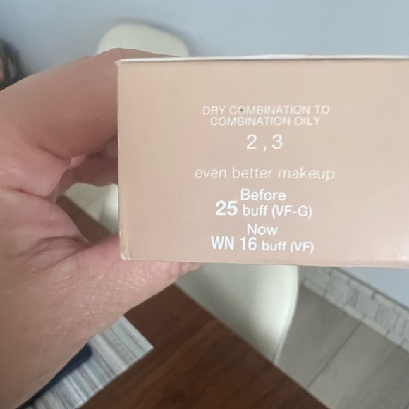 Clinique Even Better Foundation SPF 15 WN 16 BUFF - Picture 4 of 4